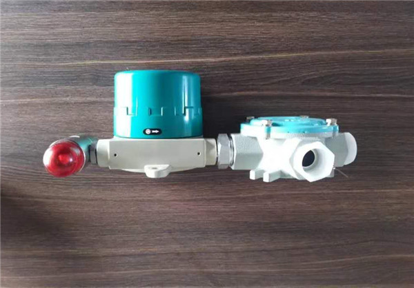 防爆罐旁显示仪